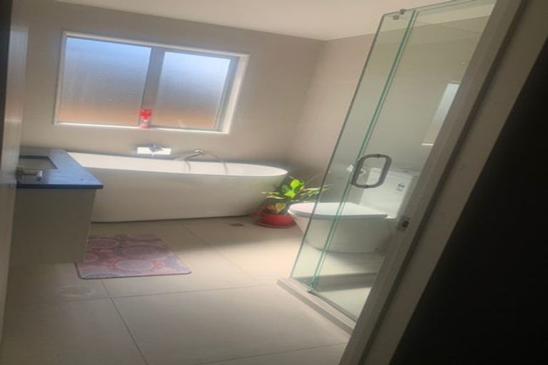 Photo of property in 8 Azzurro Way, Flat Bush, Auckland, 2019