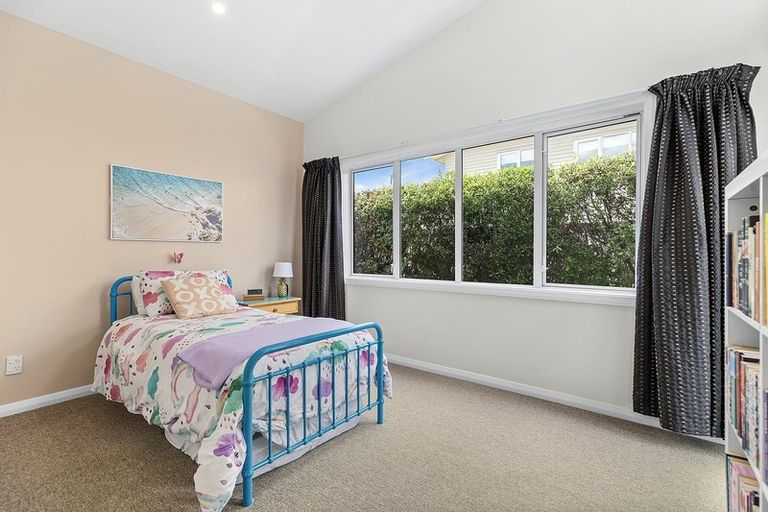 Photo of property in 18 Raumati Terrace, Khandallah, Wellington, 6035