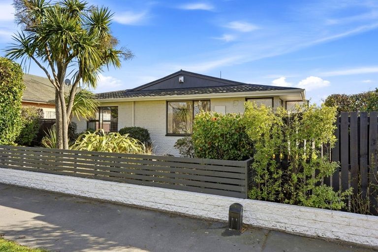 Photo of property in 1/126 Lake Terrace Road, Burwood, Christchurch, 8061