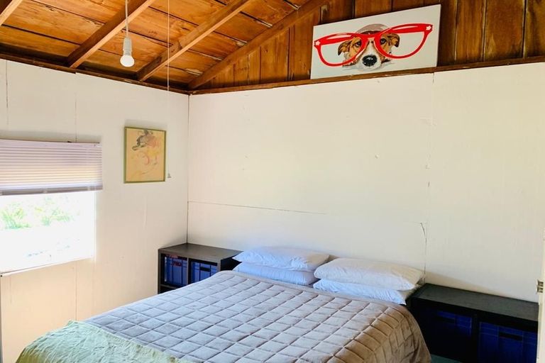 Photo of property in 15 Oceanview Terrace, Tirohanga, Lower Hutt, 5010