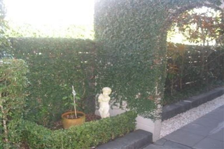 Photo of property in 1/14 Frieston Road, Milford, Auckland, 0620