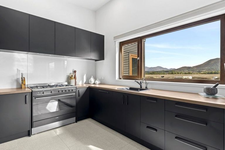 Photo of property in 185 Burdon Loop, Lake Hawea, 9382