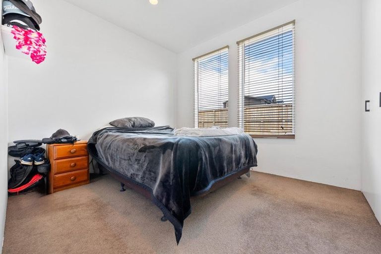 Photo of property in 11 Fathom Place, Te Atatu Peninsula, Auckland, 0610