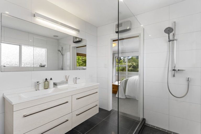 Photo of property in 14 Aberdeen Road, Campbells Bay, Auckland, 0620