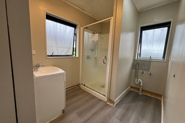 Photo of property in 19 Lynwood Road, New Lynn, Auckland, 0600