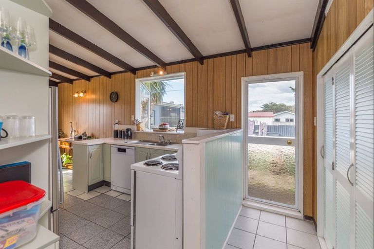 Photo of property in 4 Himatangi Street, Himatangi Beach, Foxton, 4891