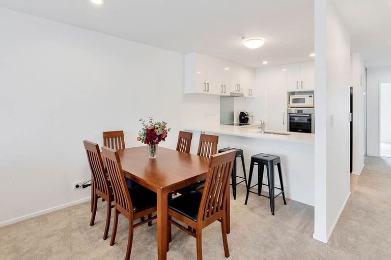 Photo of property in Apollo Apartments, 201/46 Rosedale Road, Rosedale, Auckland, 0632