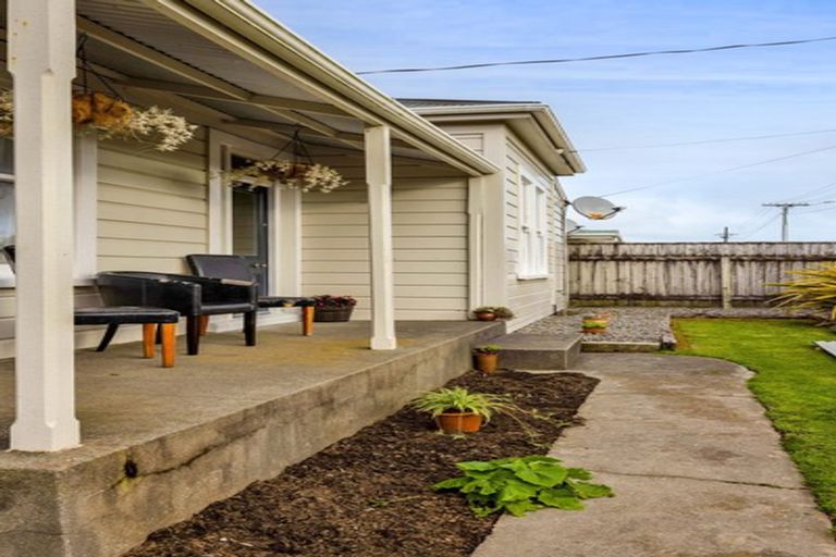 Photo of property in 22 Milmoe Street, Hawera, 4610