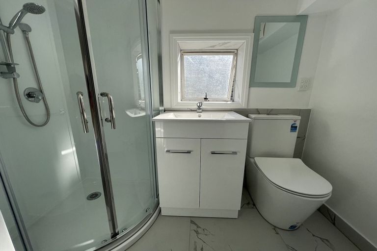 Photo of property in 127 Exmouth Road, Northcote, Auckland, 0627