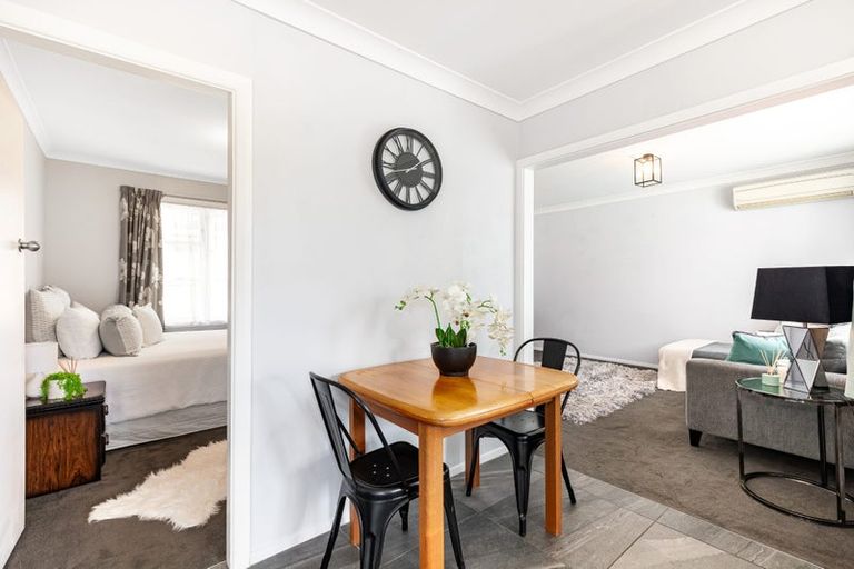 Photo of property in 1/17 Oak Street, Ebdentown, Upper Hutt, 5018