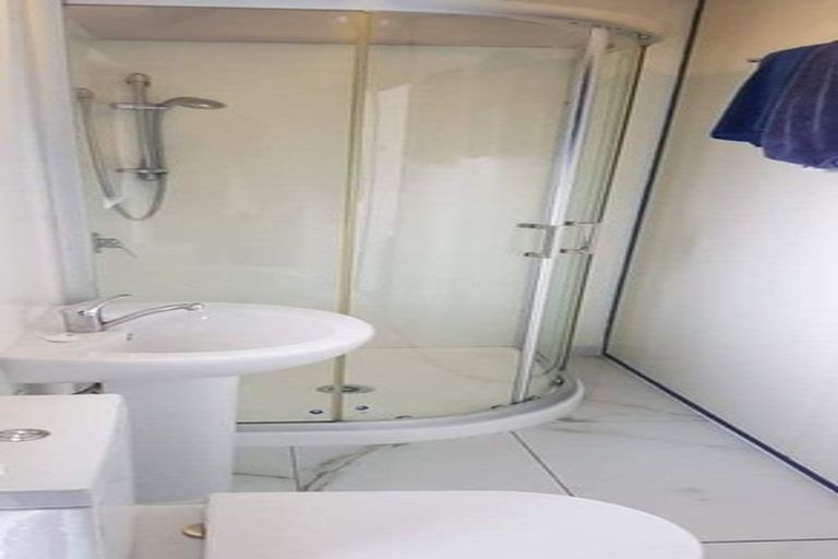 Photo of property in 17 Broadbent Street, Riccarton, Christchurch, 8041