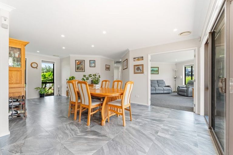Photo of property in 13 Te Awa Place, Red Beach, 0932