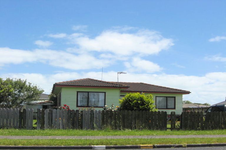 Photo of property in 1 Dungarvon Place, Clendon Park, Auckland, 2103