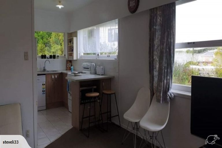 Photo of property in 2/219 Forrest Hill Road, Forrest Hill, Auckland, 0620