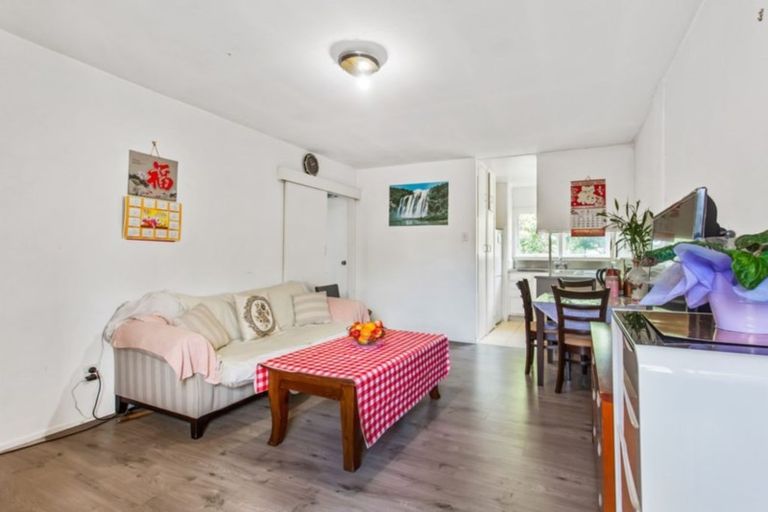 Photo of property in 12/11 Tawera Road, Greenlane, Auckland, 1051