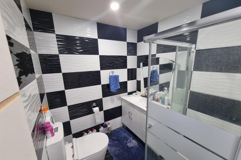 Photo of property in 54 Redoubt Road, Clover Park, Auckland, 2105
