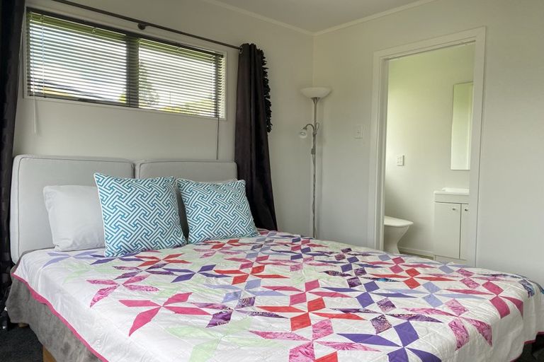 Photo of property in 8 Phillip Avenue, Glen Eden, Auckland, 0602
