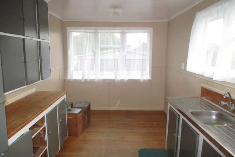 Photo of property in 5 Douglas Crescent, Fairfield, Hamilton, 3214