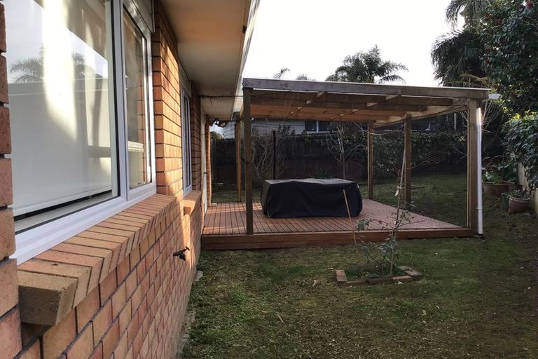 Photo of property in 2/11 Gloria Avenue, Te Atatu Peninsula, Auckland, 0610