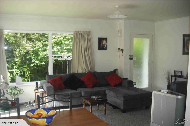 Photo of property in 2/30 Diana Drive, Glenfield, Auckland, 0627