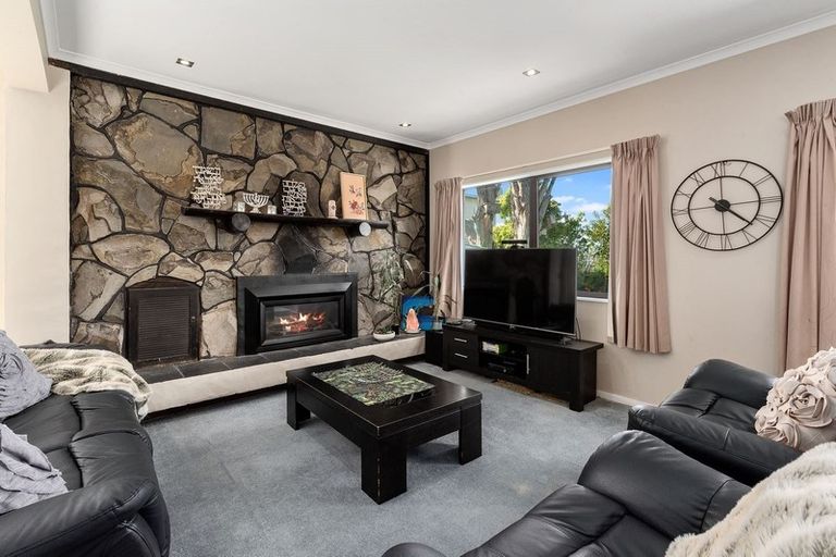 Photo of property in 2/399 East Coast Road, Mairangi Bay, Auckland, 0630
