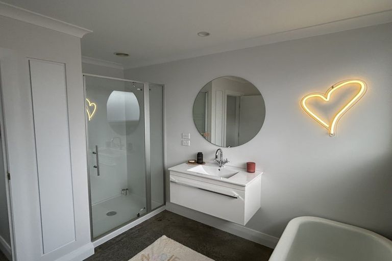 Photo of property in 115 Kahu Road, Paremata, Porirua, 5024