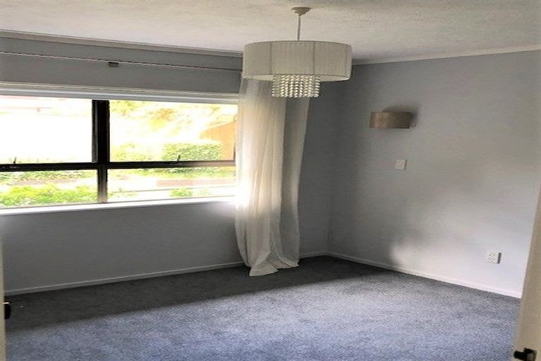 Photo of property in 7 Puawai Place, Northcote, Auckland, 0627