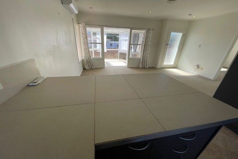Photo of property in 2/11 Winscombe Street, Belmont, Auckland, 0622