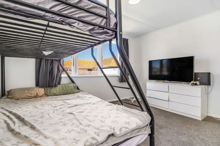 Photo of property in 15 Hockin Place, Fairfield, Hamilton, 3214