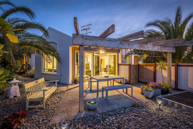 Photo of property in 43 Quadrant Heights, Paraparaumu, 5032