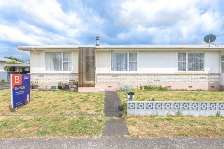 Photo of property in 35 Moore Avenue, Tawhero, Whanganui, 4501