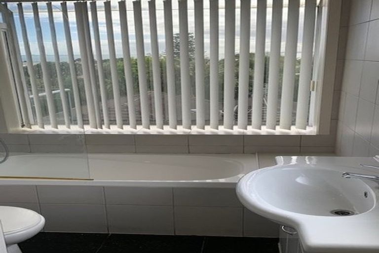 Photo of property in 386 Lake Road, Takapuna, Auckland, 0622