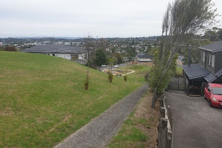 Photo of property in 1/186 East Coast Road, Forrest Hill, Auckland, 0620