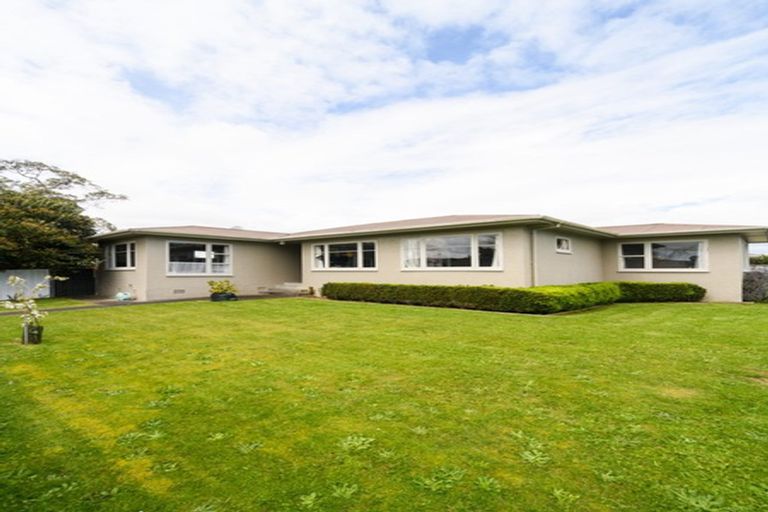 Photo of property in 2 Tern Place, Hokowhitu, Palmerston North, 4410
