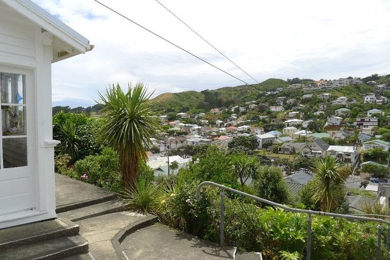 Photo of property in 24 Waikato Street, Island Bay, Wellington, 6023