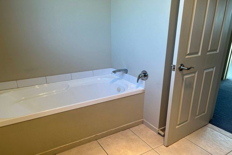 Photo of property in 49 Chesterfield Mews, Russley, Christchurch, 8042