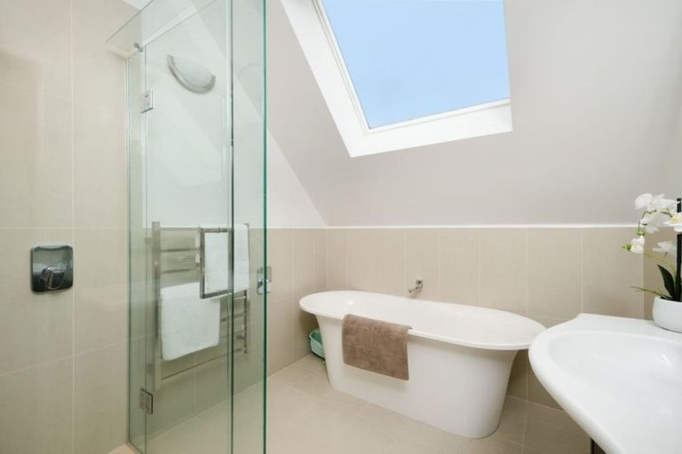 Photo of property in 9 Kahala Place, West Harbour, Auckland, 0618