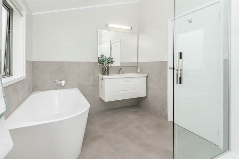 Photo of property in 19 Copperfield Terrace, Mellons Bay, Auckland, 2014