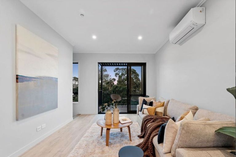 Photo of property in 16 Beach Road, Hobsonville, Auckland, 0616