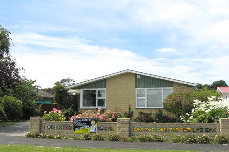 Photo of property in 16 Eglinton Street, Avondale, Christchurch, 8061