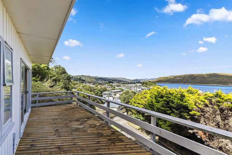 Photo of property in 5b Acheron Road, Paremata, Porirua, 5026
