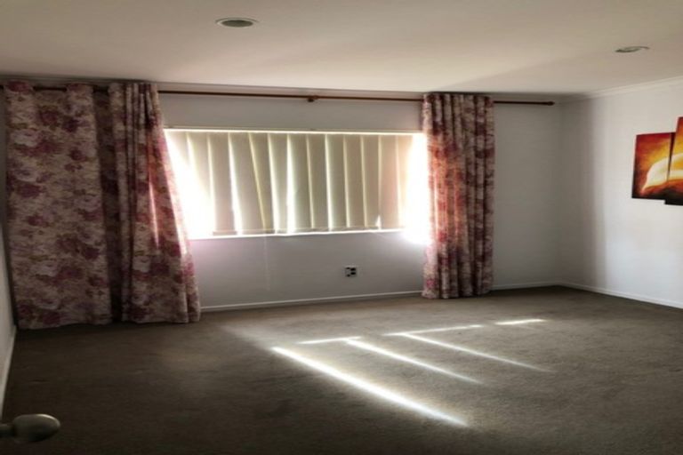 Photo of property in 25 Maypark Crescent, Flat Bush, Auckland, 2016
