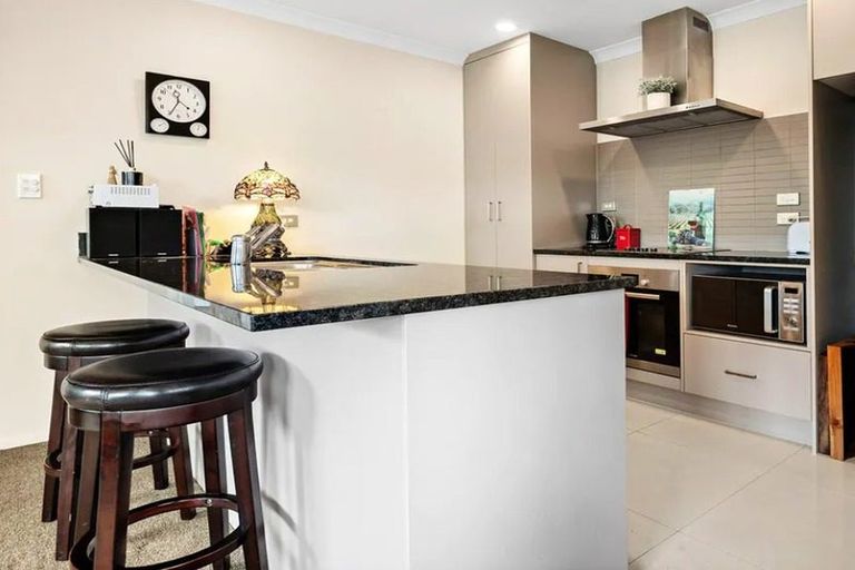 Photo of property in 11 Logan Place, Waiuku, 2123