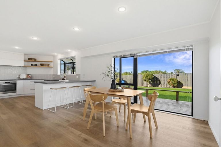 Photo of property in 23 Brookesmith Drive, Waiuku, 2123