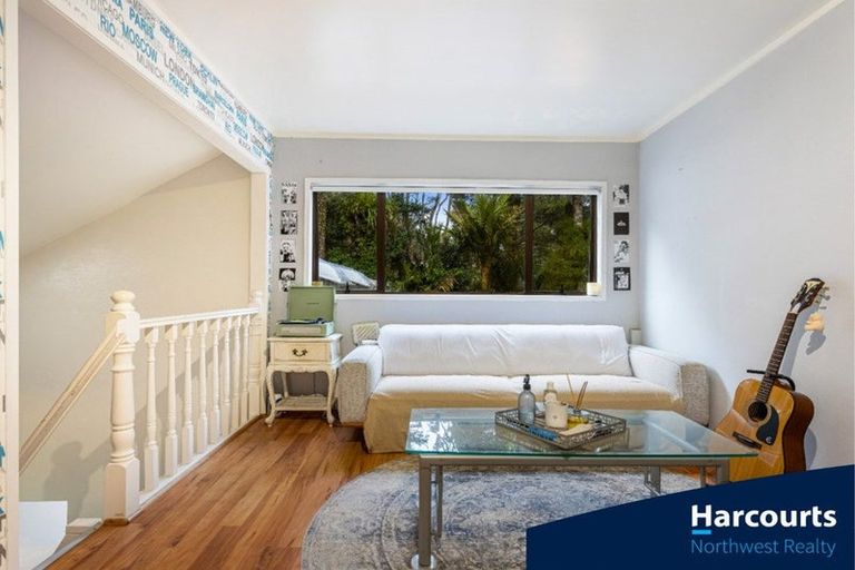 Photo of property in 719 Scenic Drive, Henderson Valley, Auckland, 0612