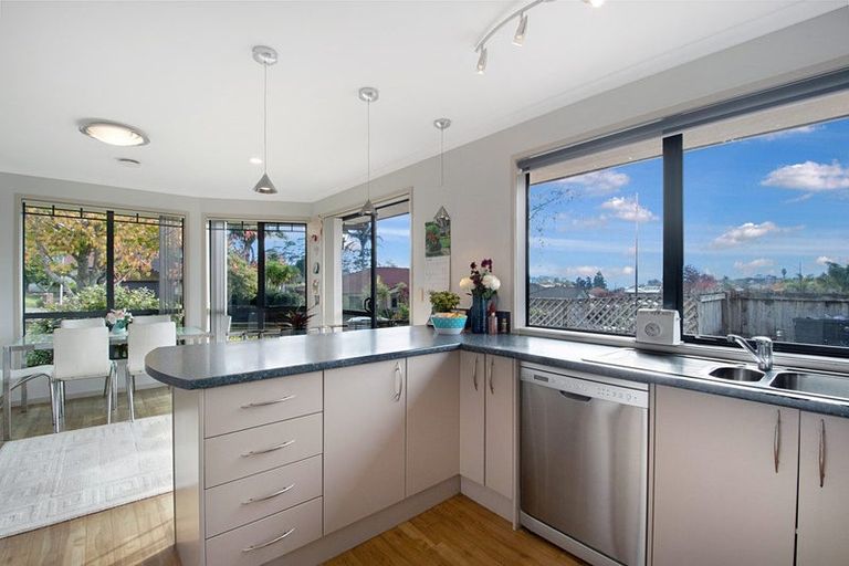 Photo of property in 14 Fairford Avenue, Henderson, Auckland, 0612
