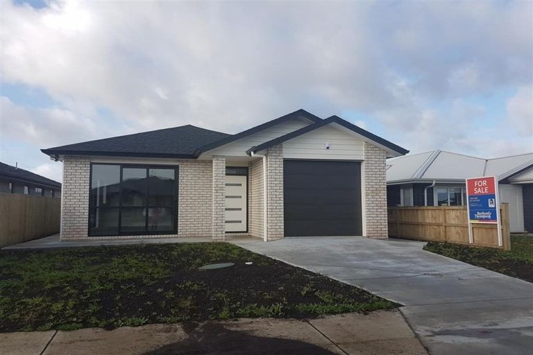 Photo of property in 27 Tawhiti Road, Pukekohe, 2120