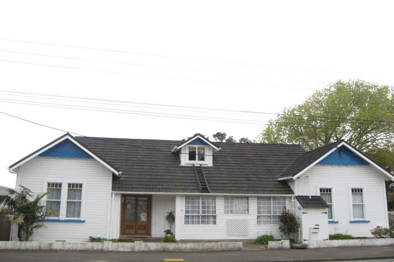 Photo of property in 5 Gilbert Street, New Plymouth, 4310