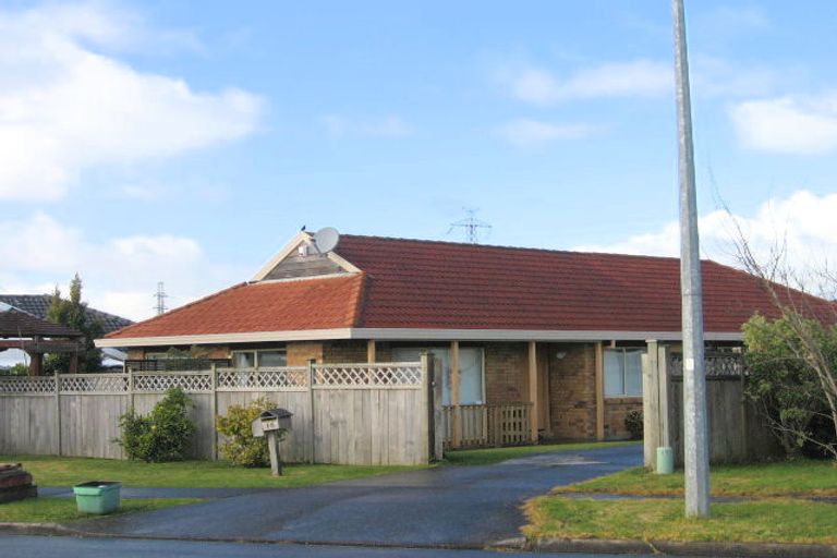 Photo of property in 16 Shenton Place, Burswood, Auckland, 2013