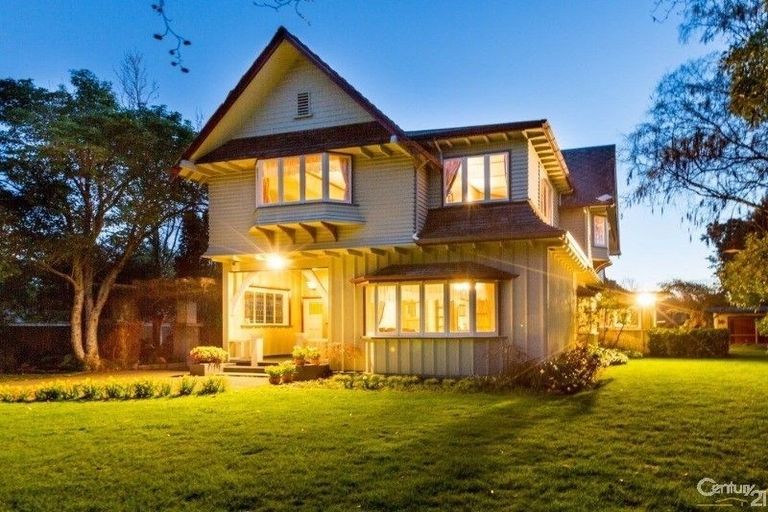 Photo of property in 156 Russell Street, Palmerston North, 4414